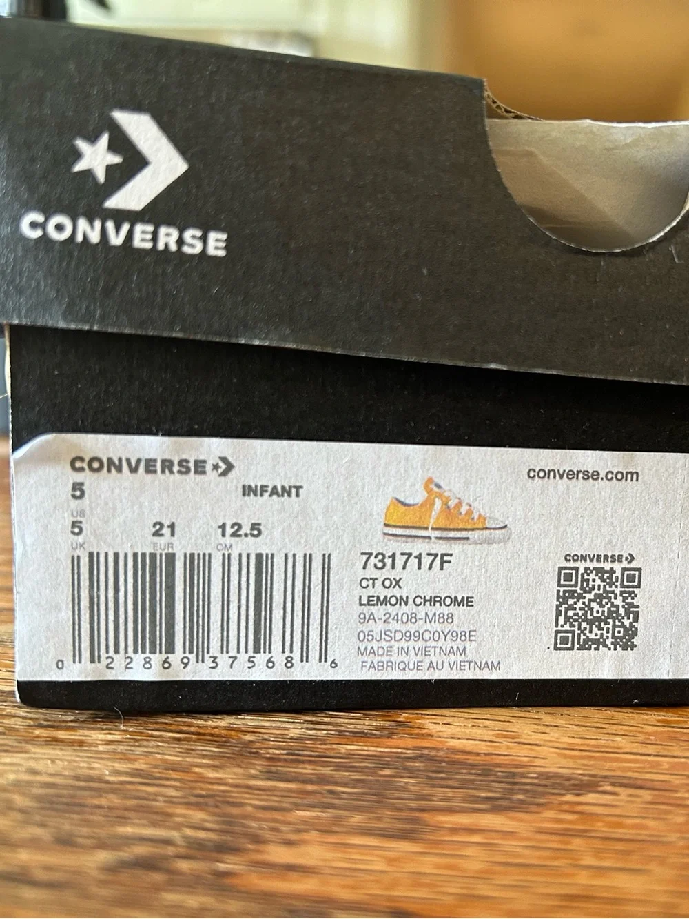NIB Converse infant size 5 Chuck Taylor All Star Low Top Sneakers - lemon chrome